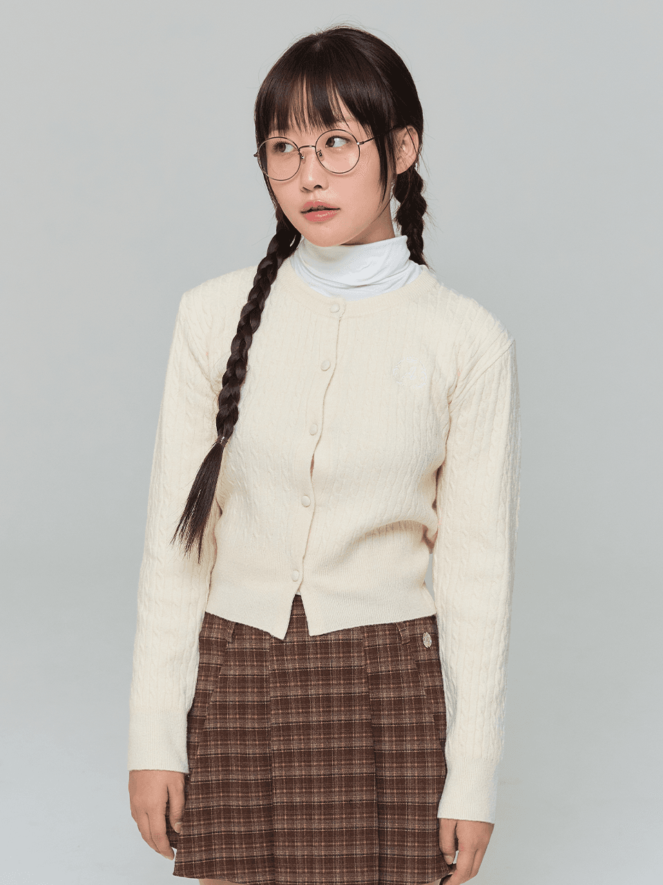 자수 꽈베기 가디건 - 아이보리(EMBROIDERED TWIST CARDIGAN - IVORY)