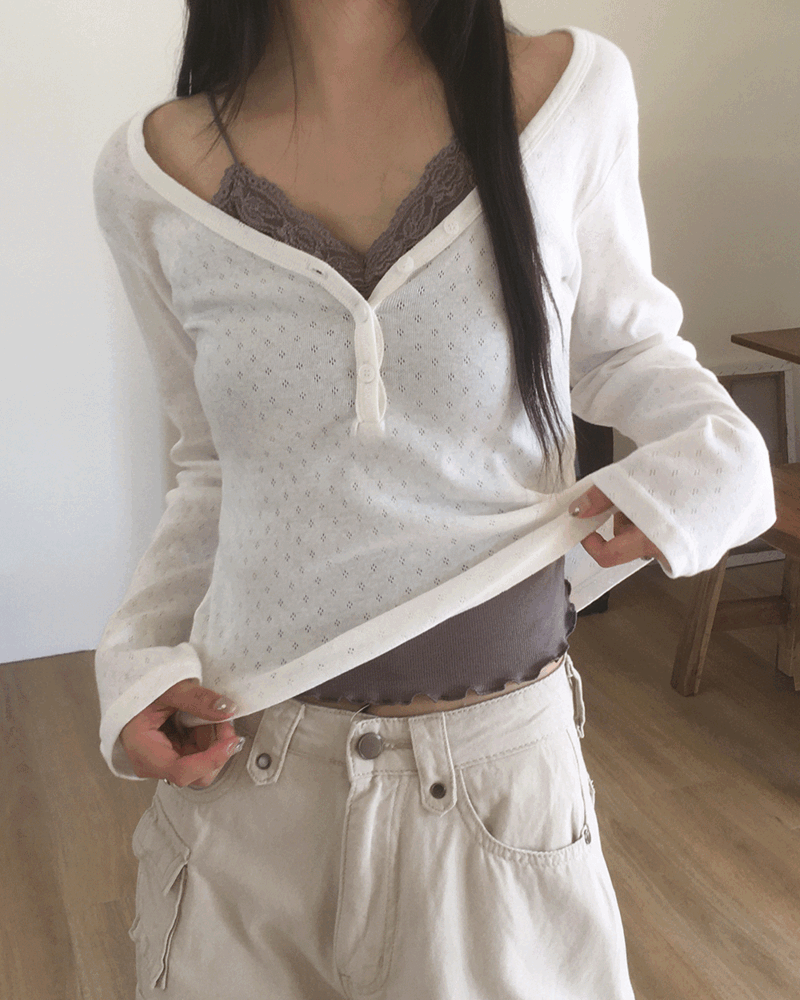 원더원더 비미 펀칭 아일렛 하프 버튼 브이넥 티셔츠