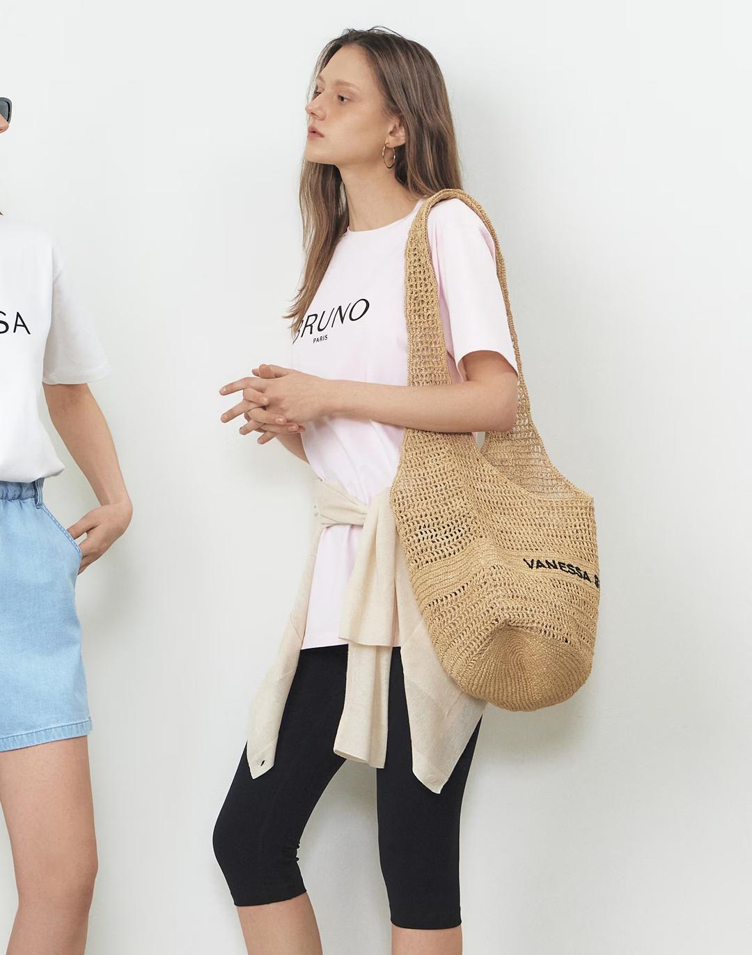 [연예인착용] 베이지 로고자수 라피아 SAC HOBO백