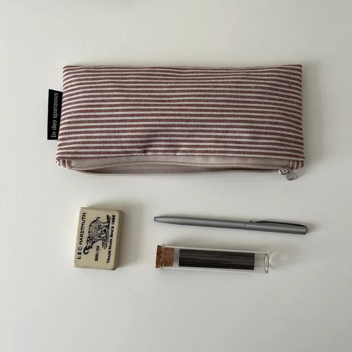 와인 스트라이프 필통