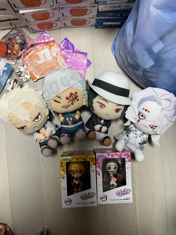 [중고] 6개 세트 귀멸의칼날 봉제인형4개 + 피규어2개