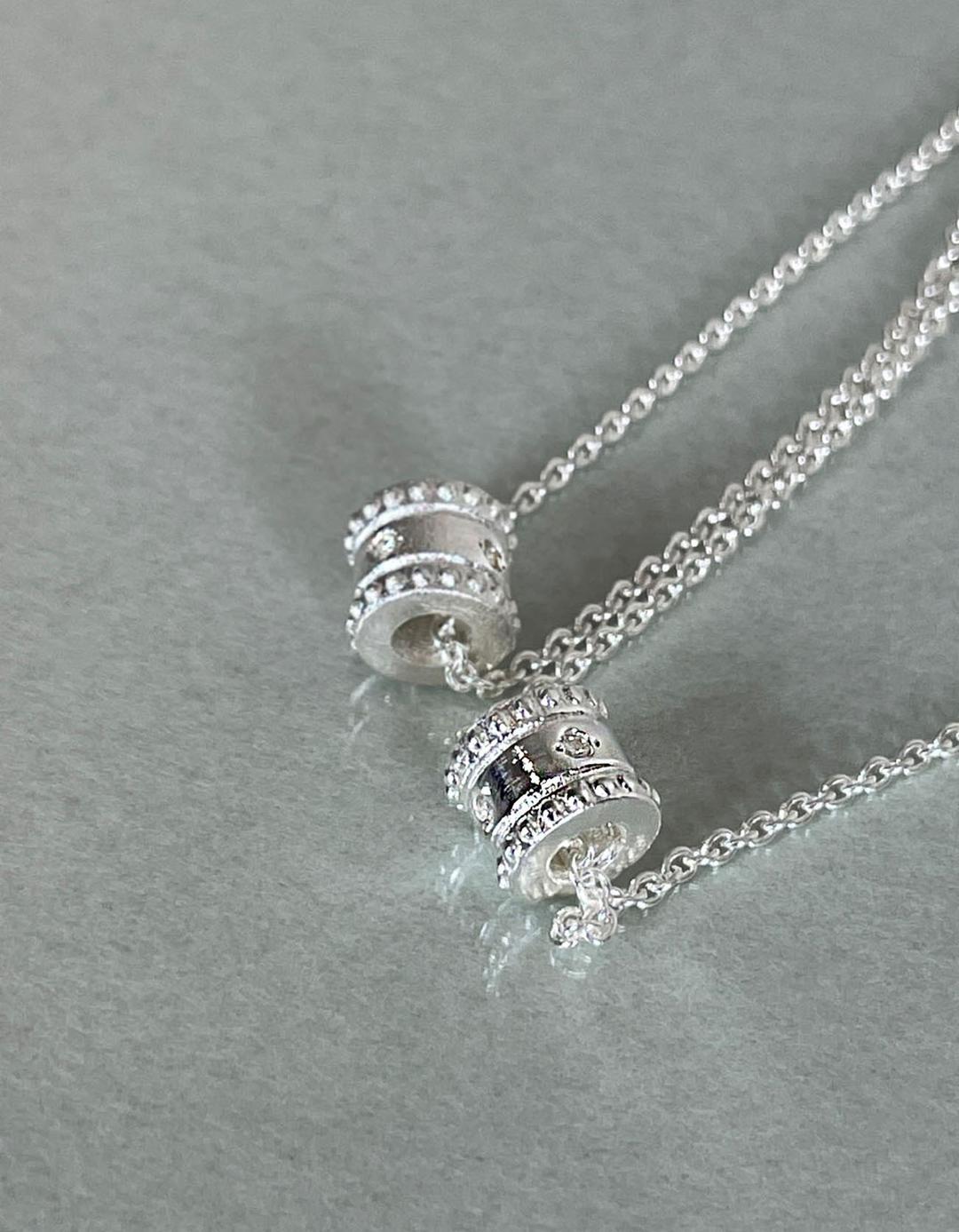 Tunnel necklace