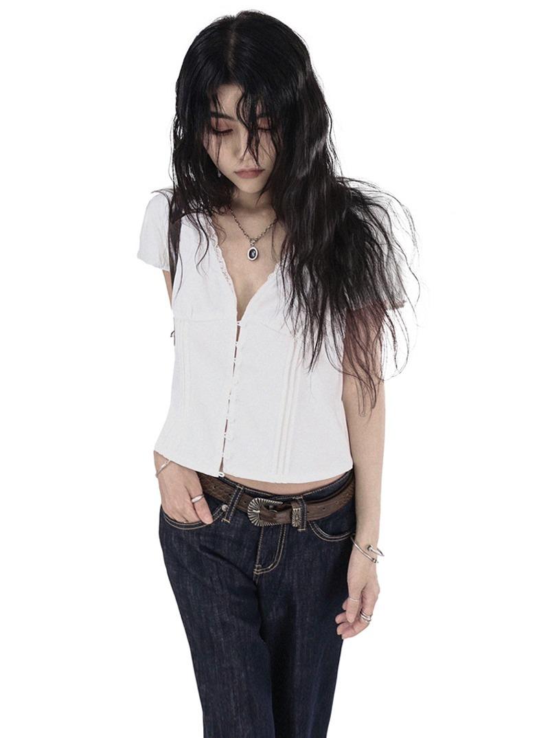 EVE DEEP V-NECK BUTTON LACE BLOUSE 이브 딥브이 핀턱 버튼 레이스 블라우스