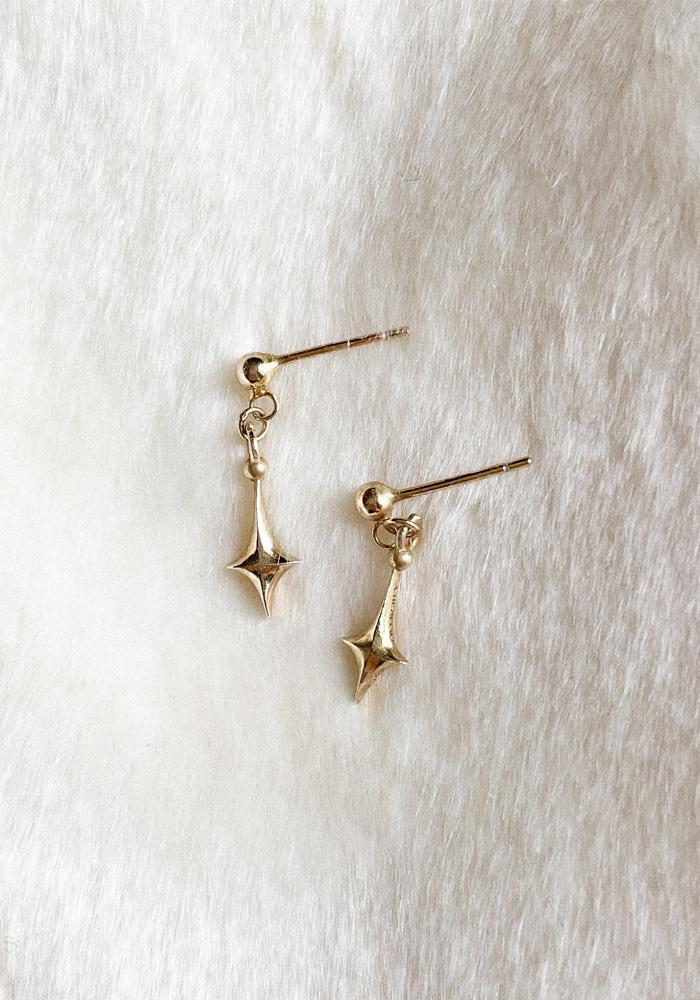 Single star Earrings - Gold