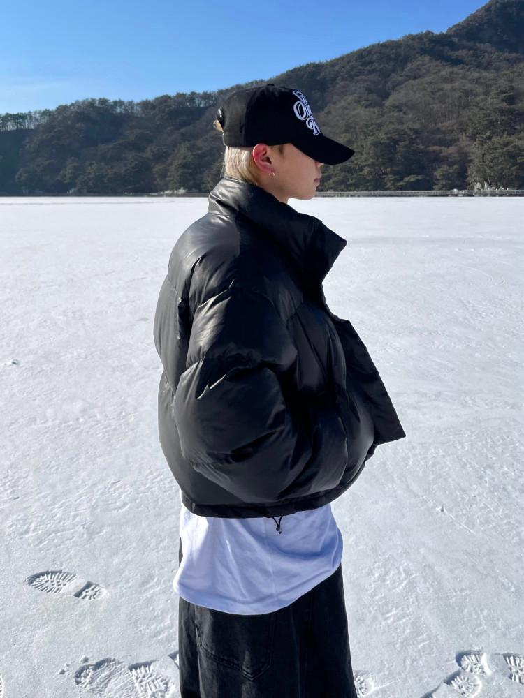 Crop glossy padding BK