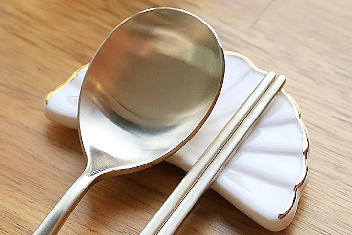 달빛구름 골드라인 도자기 부채 수저받침