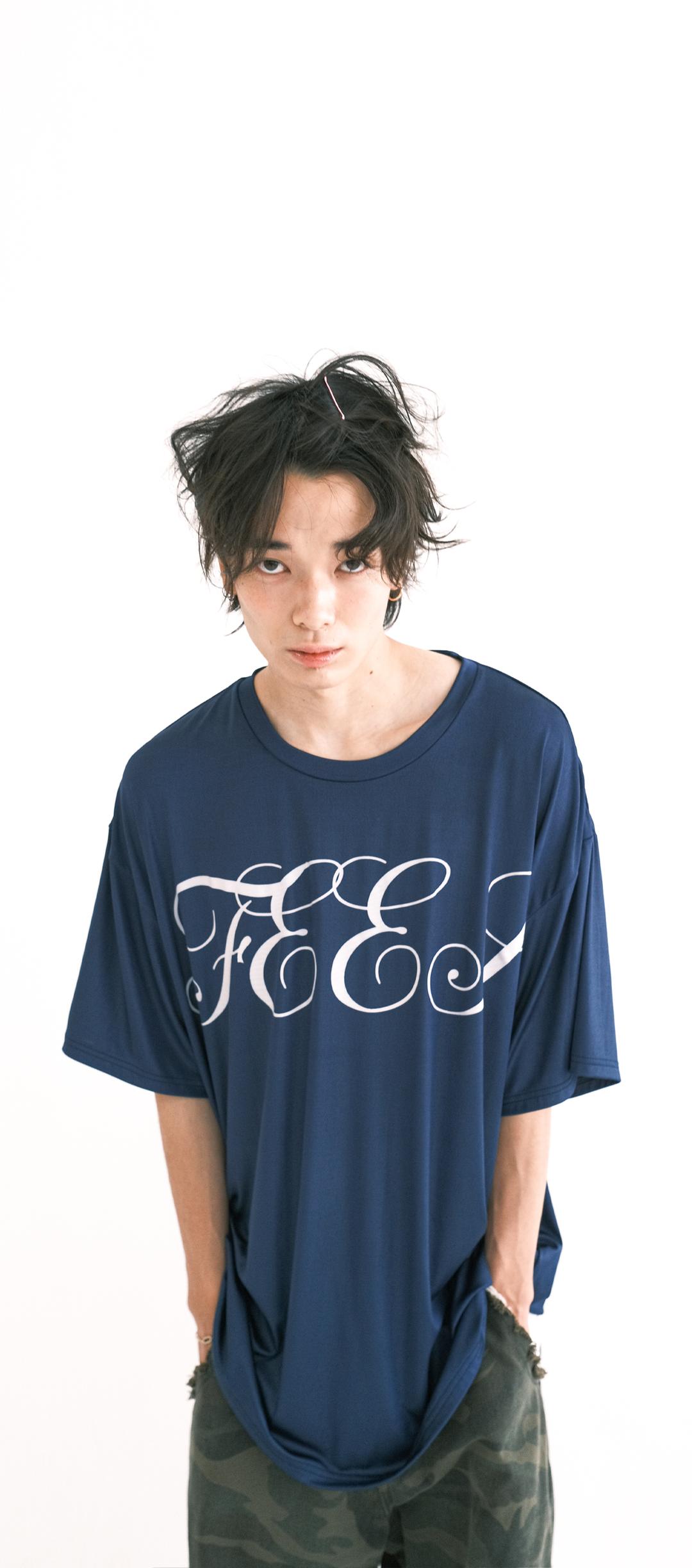 [F.E.E.S] shining boxy lettering t-shirt (navy)