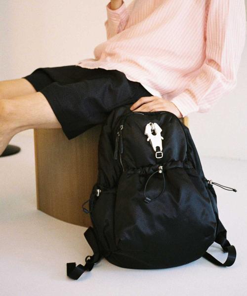 raven essential backpack / black