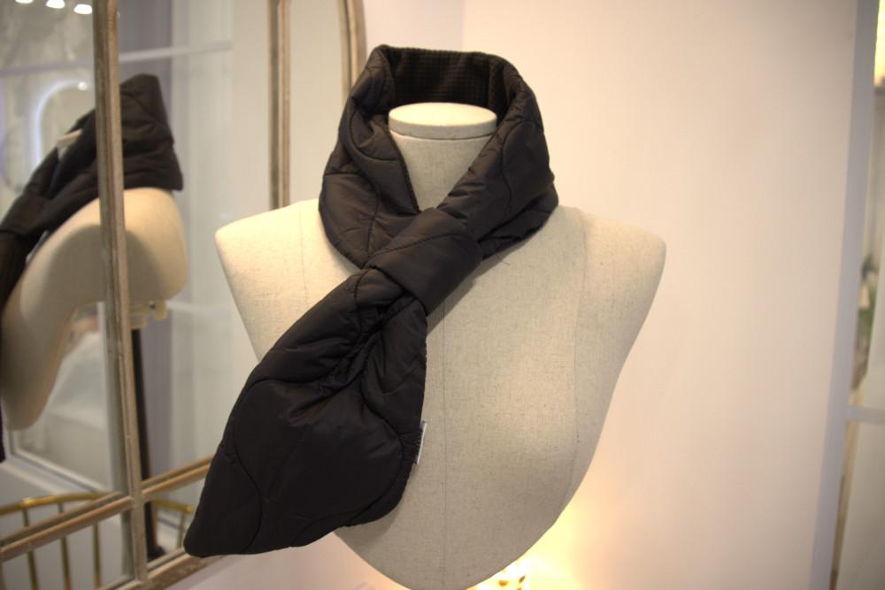 가볍고 따뜻한 양면 패딩 머플러