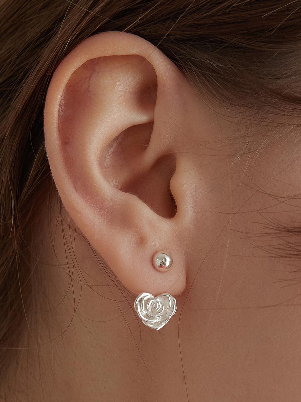 타티아나 [셀럽착용] (실버925) 로즈 플라워 하트 이어자켓 귀걸이 EC3065