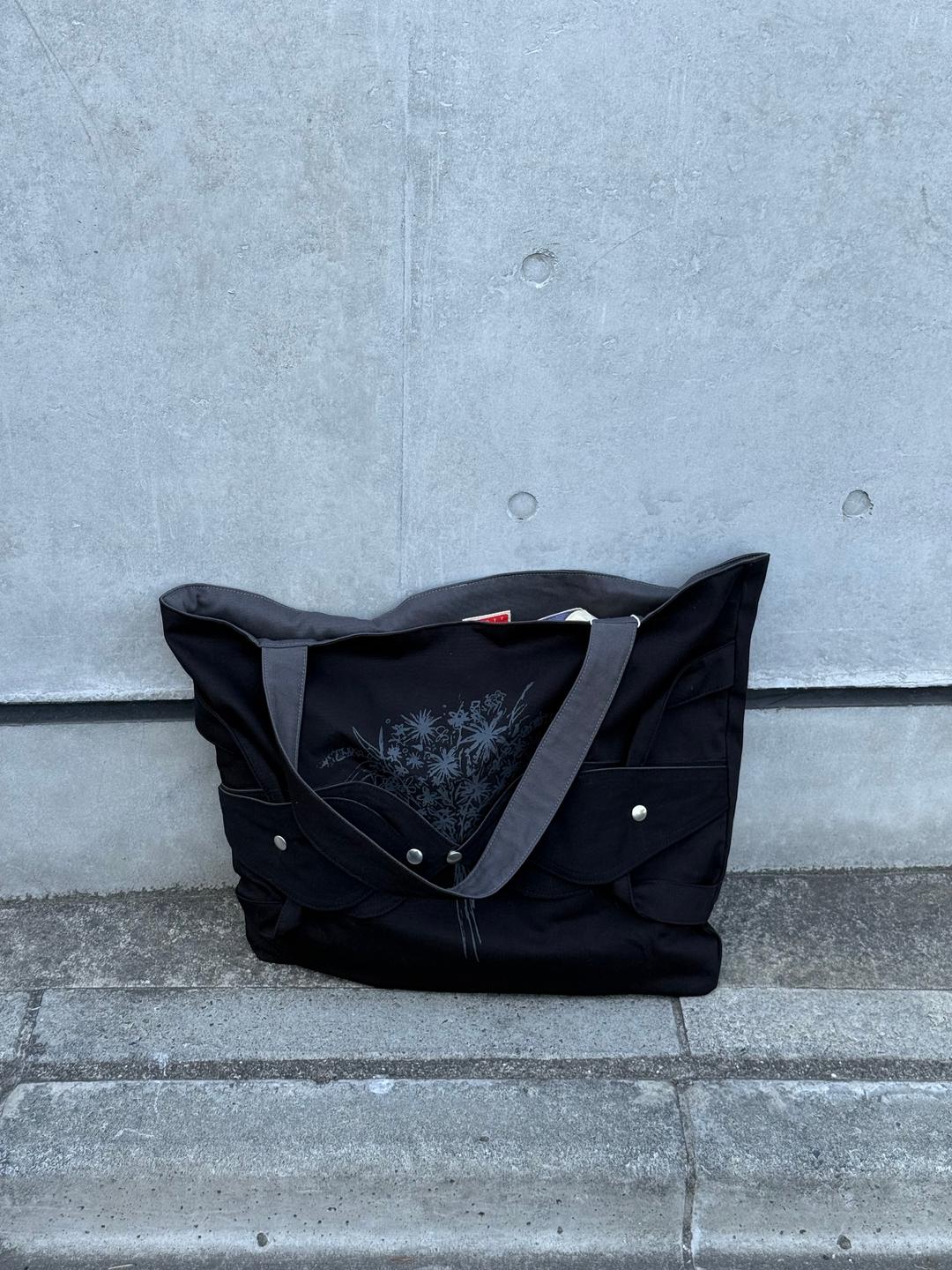 [PRE-ORDER] Bouquet Bag Black & Charcoal Gray