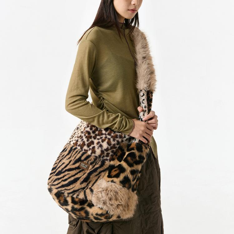 CryingCenter 크라잉센터 가방 애니멀 패치워크 퍼 스티치 크로스백