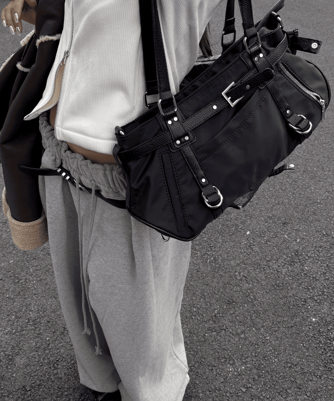 모드니치 CRACK STRAP MULTI BAG