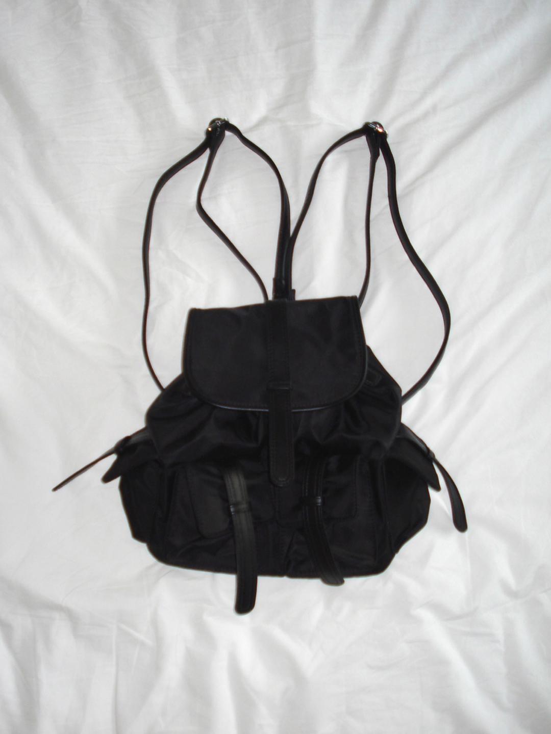 blone back pack
