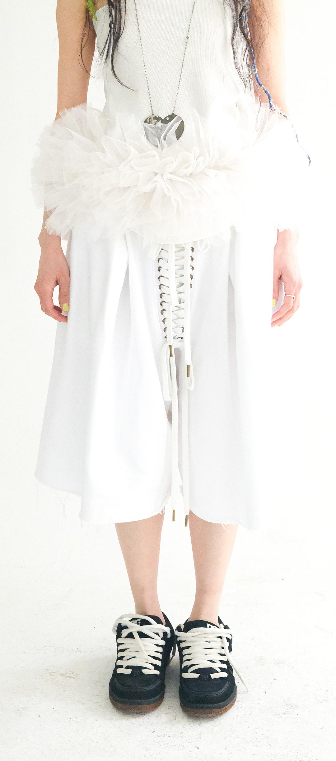[fa.er.ie] eyelet corset bermuda pants (ivory)