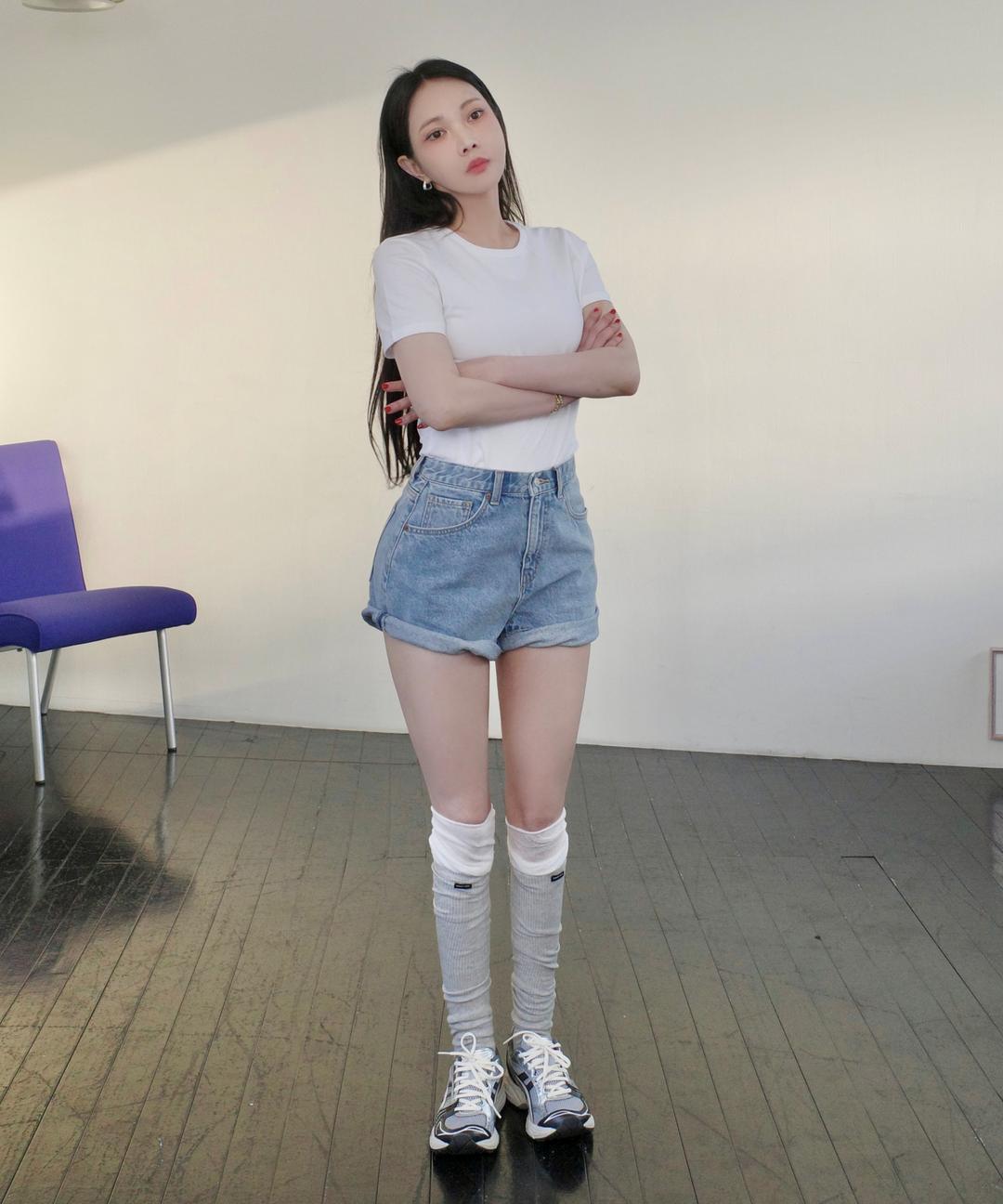 스파오 [코튼스판] 세미 크롭 슬림 반팔티_SPRWF25G01