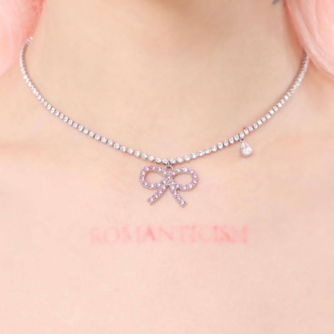 Ribbon Tear Necklace (White/Black)