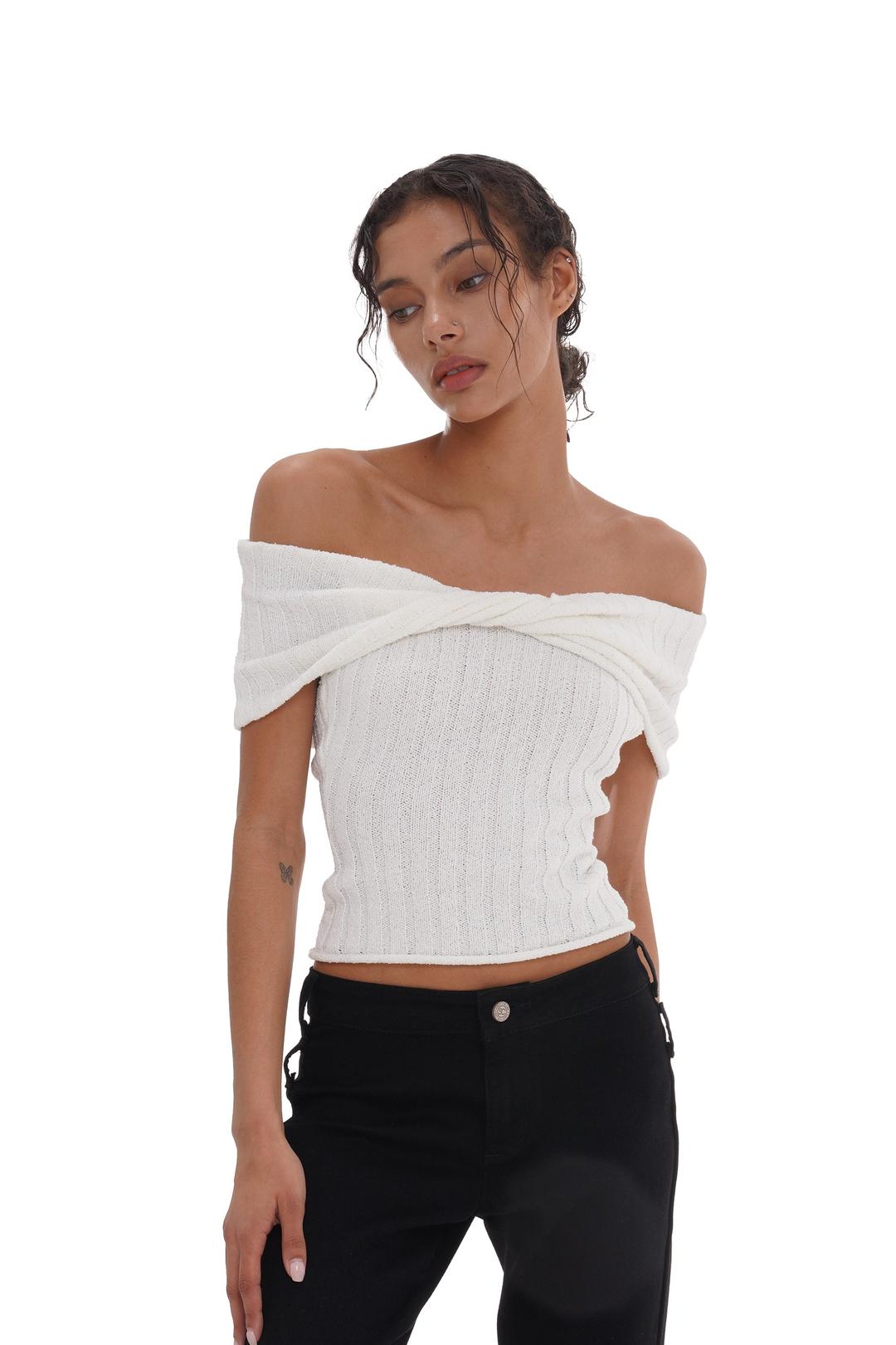 OFF-SHOULDER TWIST KNOT TOP - White / XS