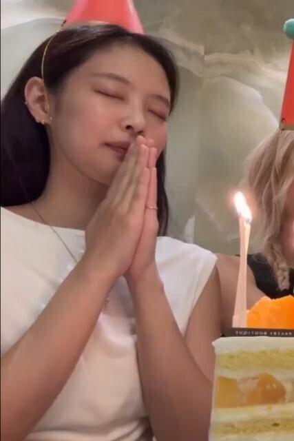 블랙핑크 제니 착용 리포메이션 Darra 니트 탑 여성