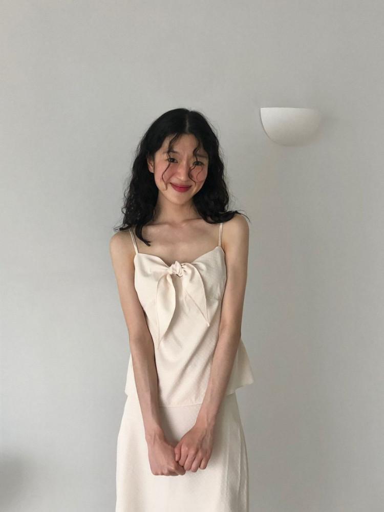 weather 웨더 도트 실키 나시 블라우스 bl (3 Color)