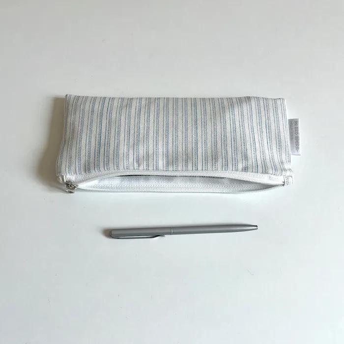 화이트 핀스트라이프 필통