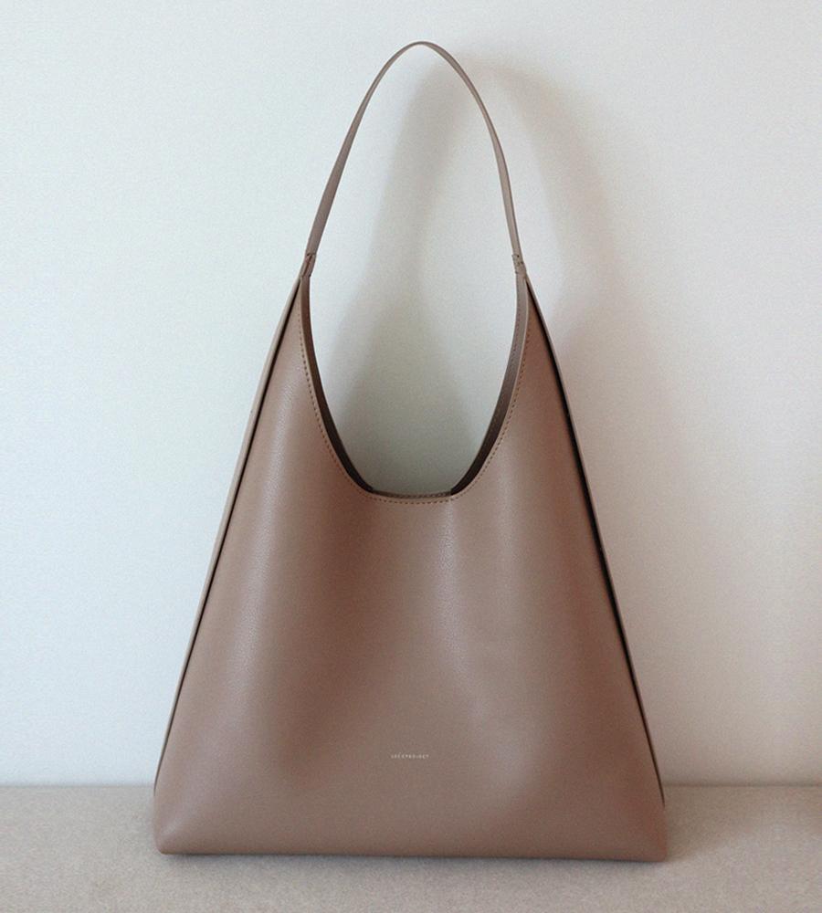 [PRE-ORDER 2월14일부터 순차적 배송]  LOG  BIG HOBO BAG - Artificial Leather_TAUPE