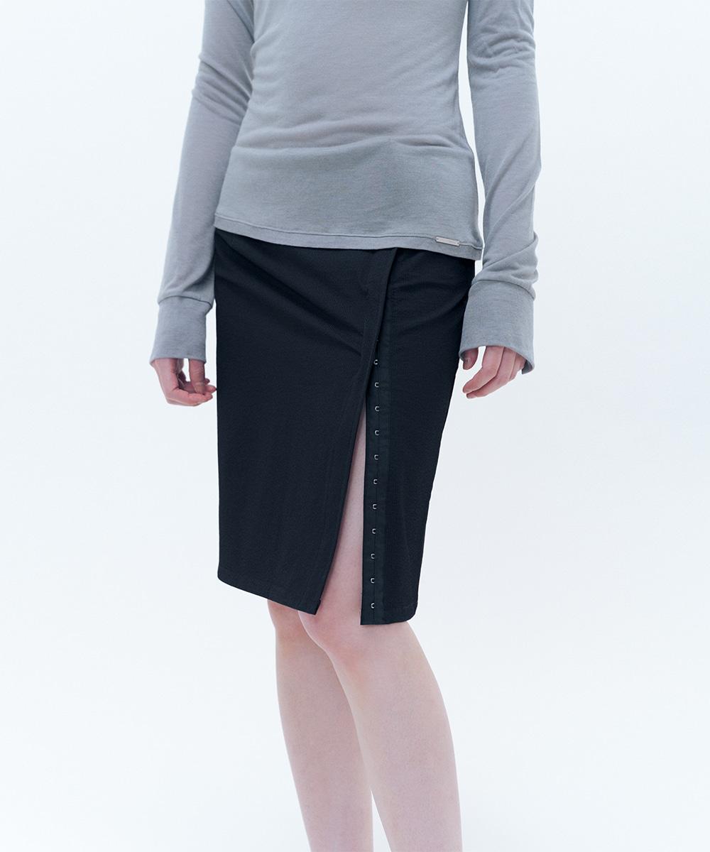 Hookandeye slit skirt BLACK