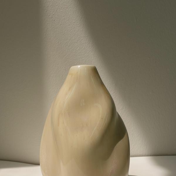 wave vase - melting beige