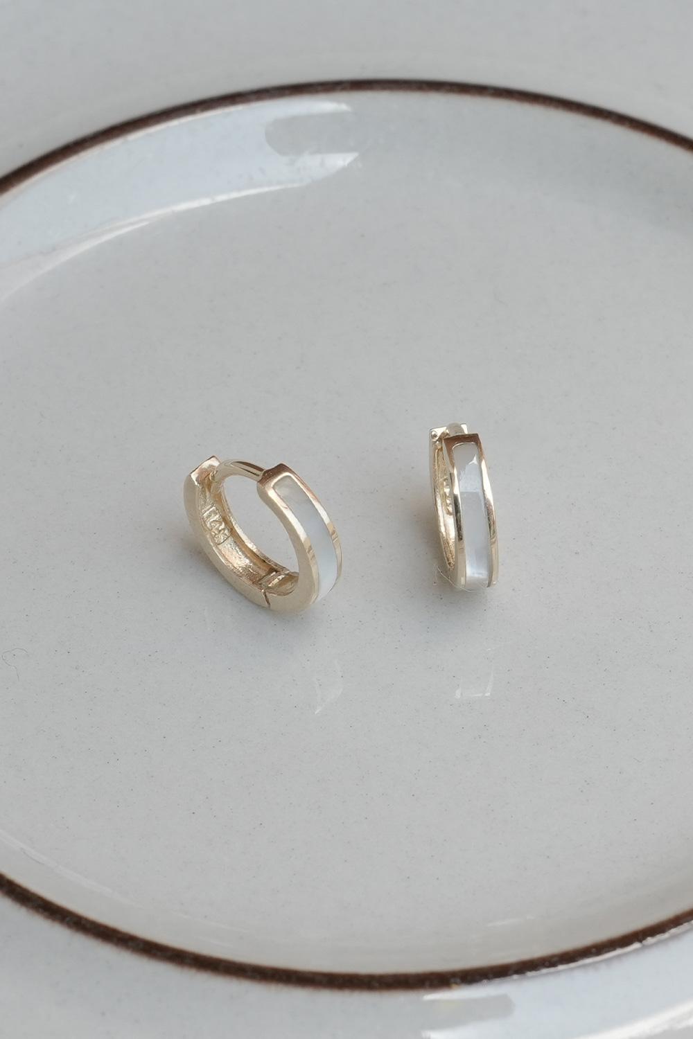 14k natural mother of pearl one touch earrings (1pair)