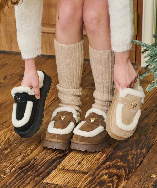 소가죽 파피 하트 시그니처 퍼 클로그 EBAL57761