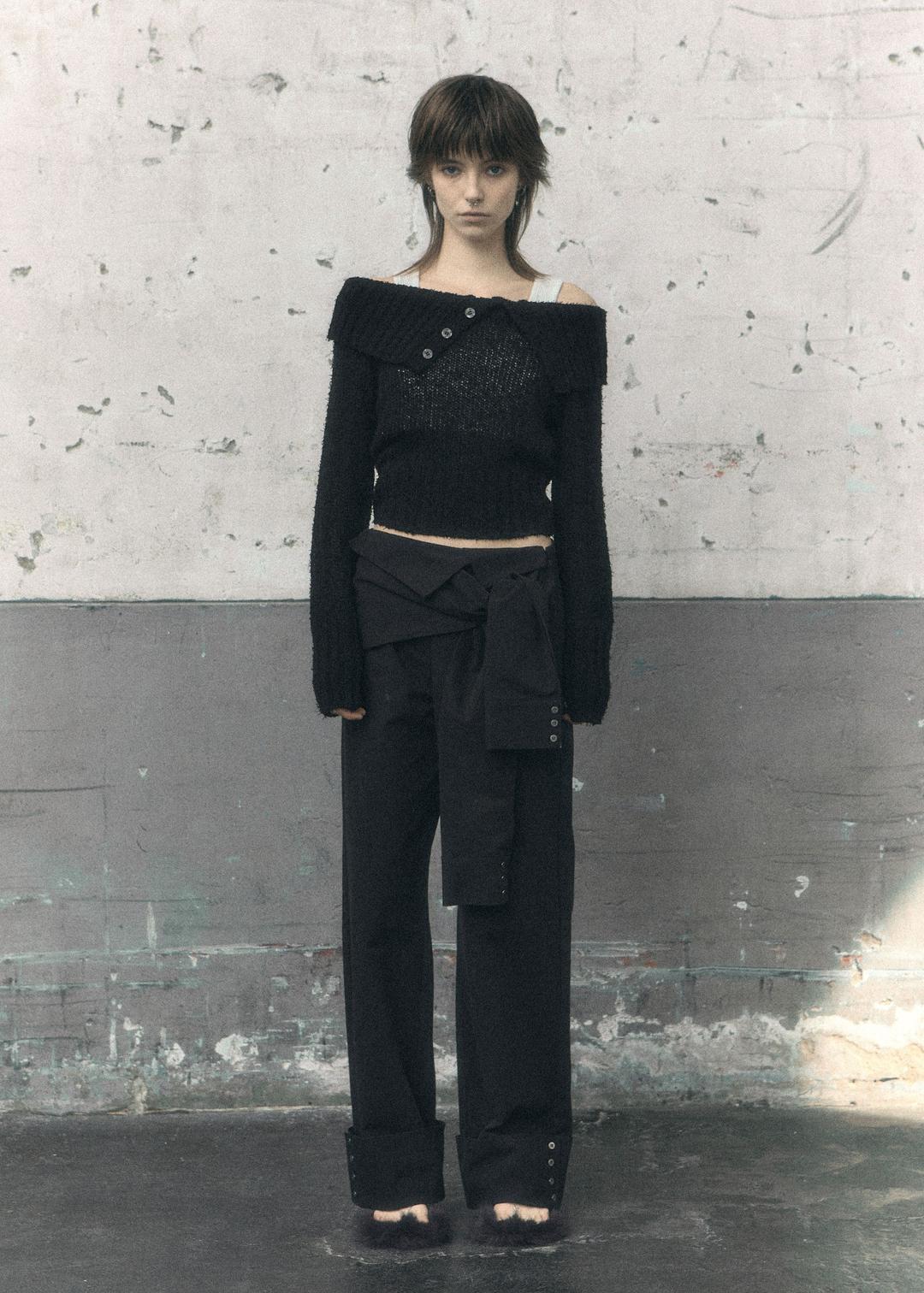 RIBBED BUTTON OFF SHOULDER, BLACK