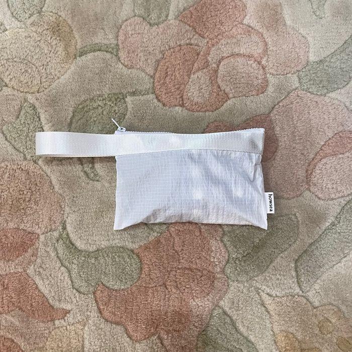 벨티드 파우치 Belted pouch