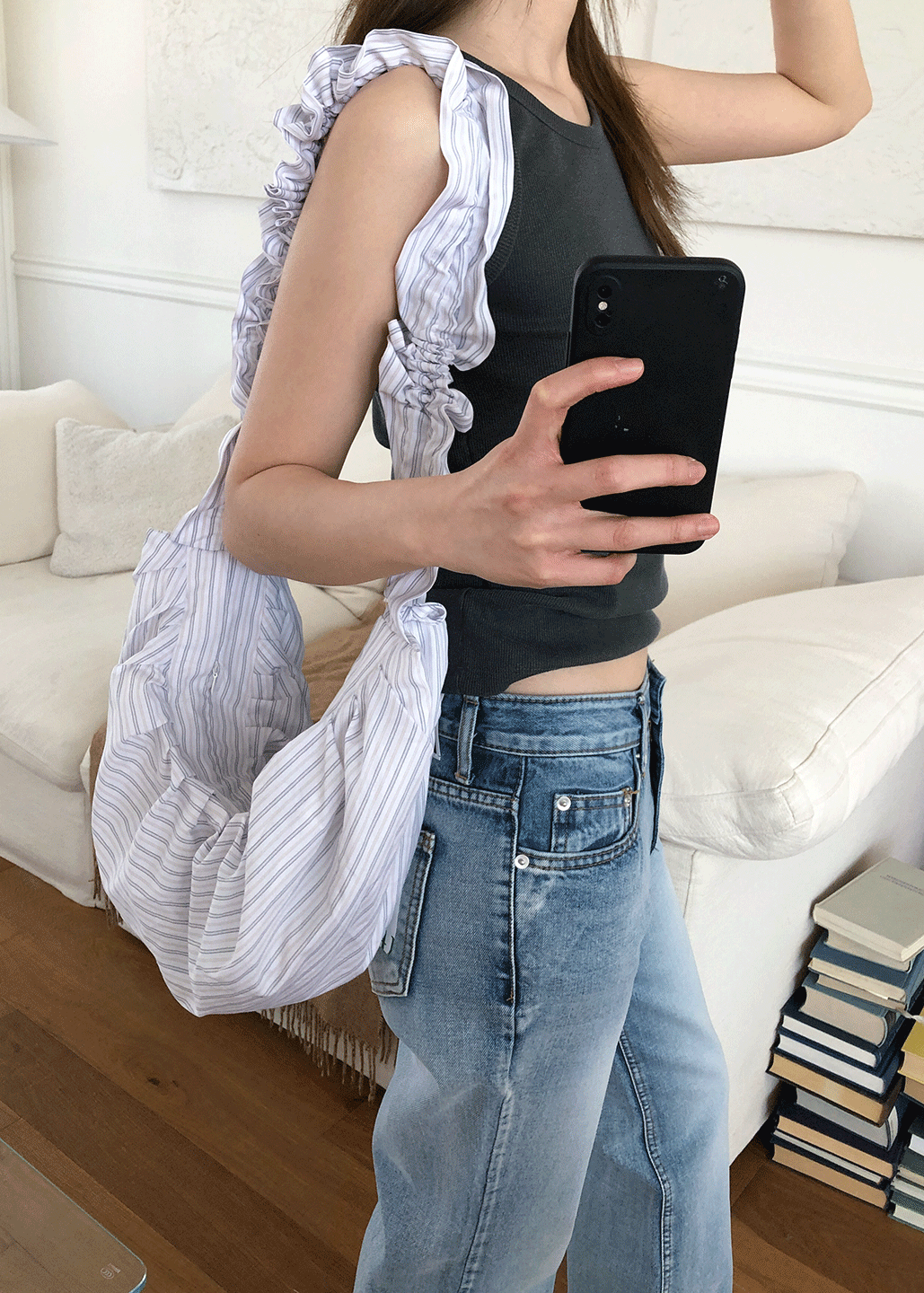 서울베이스드 STRIPE SHIRRING MOON BAG
