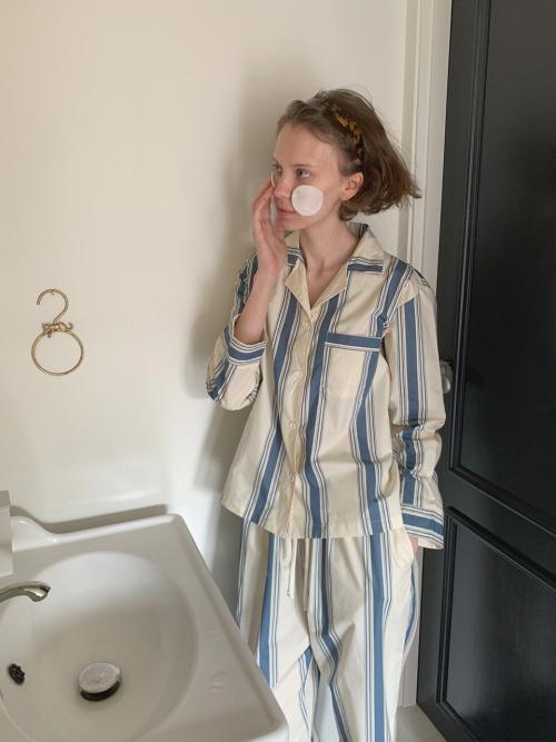 (uni) 미드나잇인파리 스트라이프 파자마 블루아워