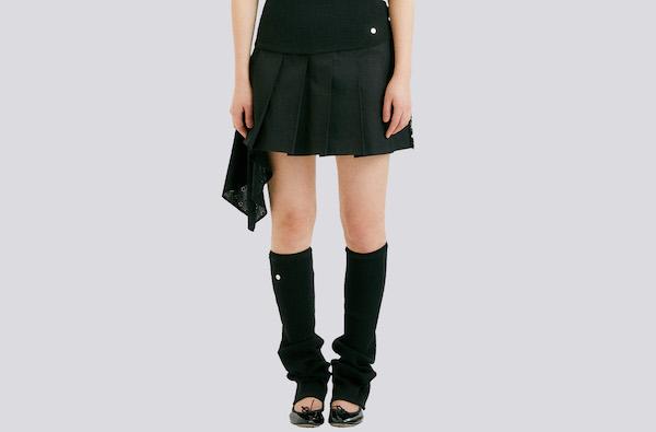 UNBALANCE PLEATED WRAP SKIRT / BLACK