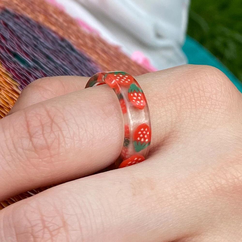 DV003 Strawberry Acrylic Ring