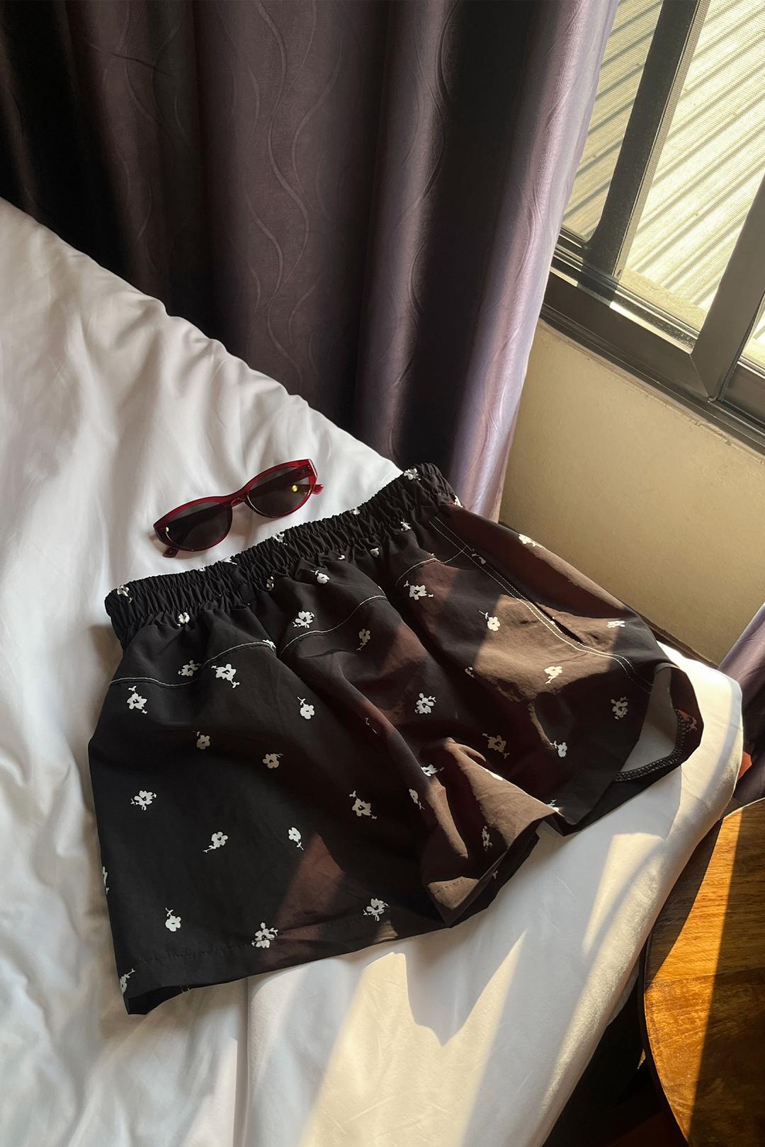 김아홉 [MADE] toy flower shorts