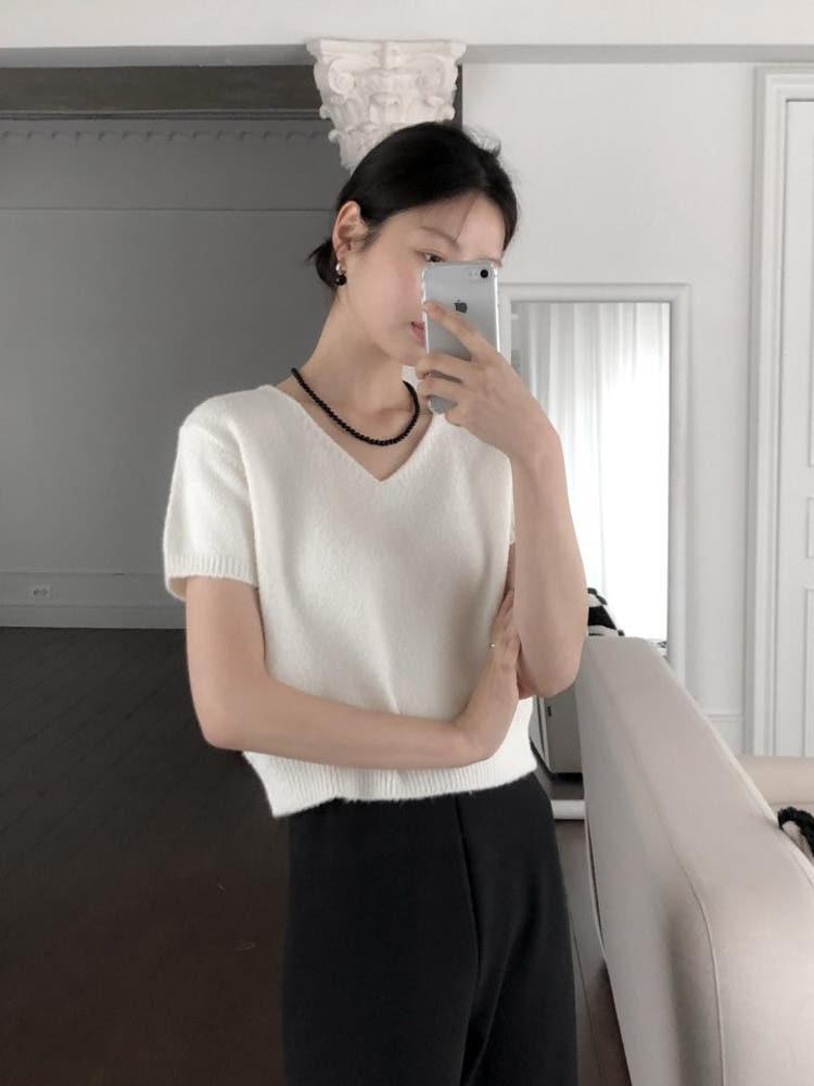 LE BUTTER 르버터 25SS 하프 브이넥 니트 