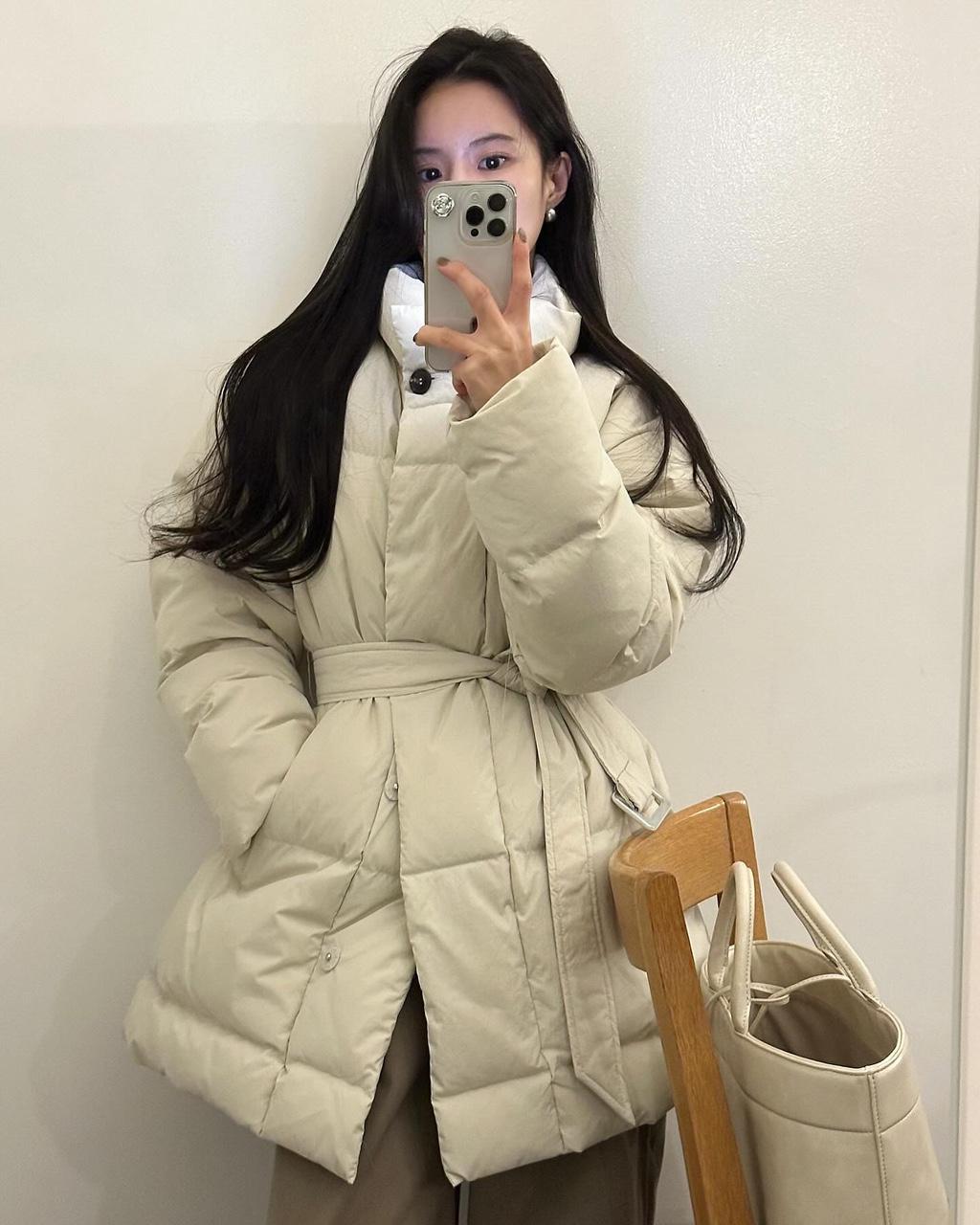 유인어스 에트핏 겨울 여성 하객룩 연말룩 출근룩 오피스룩 루즈릿 오버핏 터틀넥 덕다운 벨트 하프 패딩