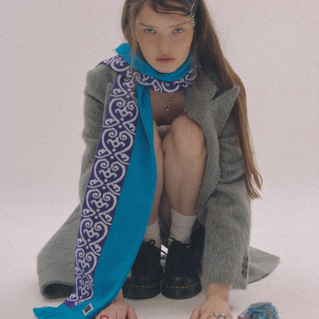 pallette muffler-blue purple