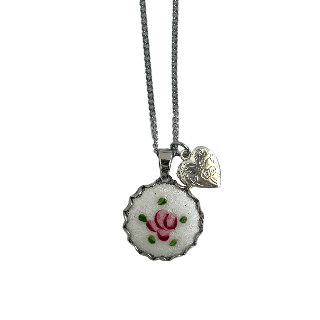 La Vie En Rose Pendant Necklace - Silver