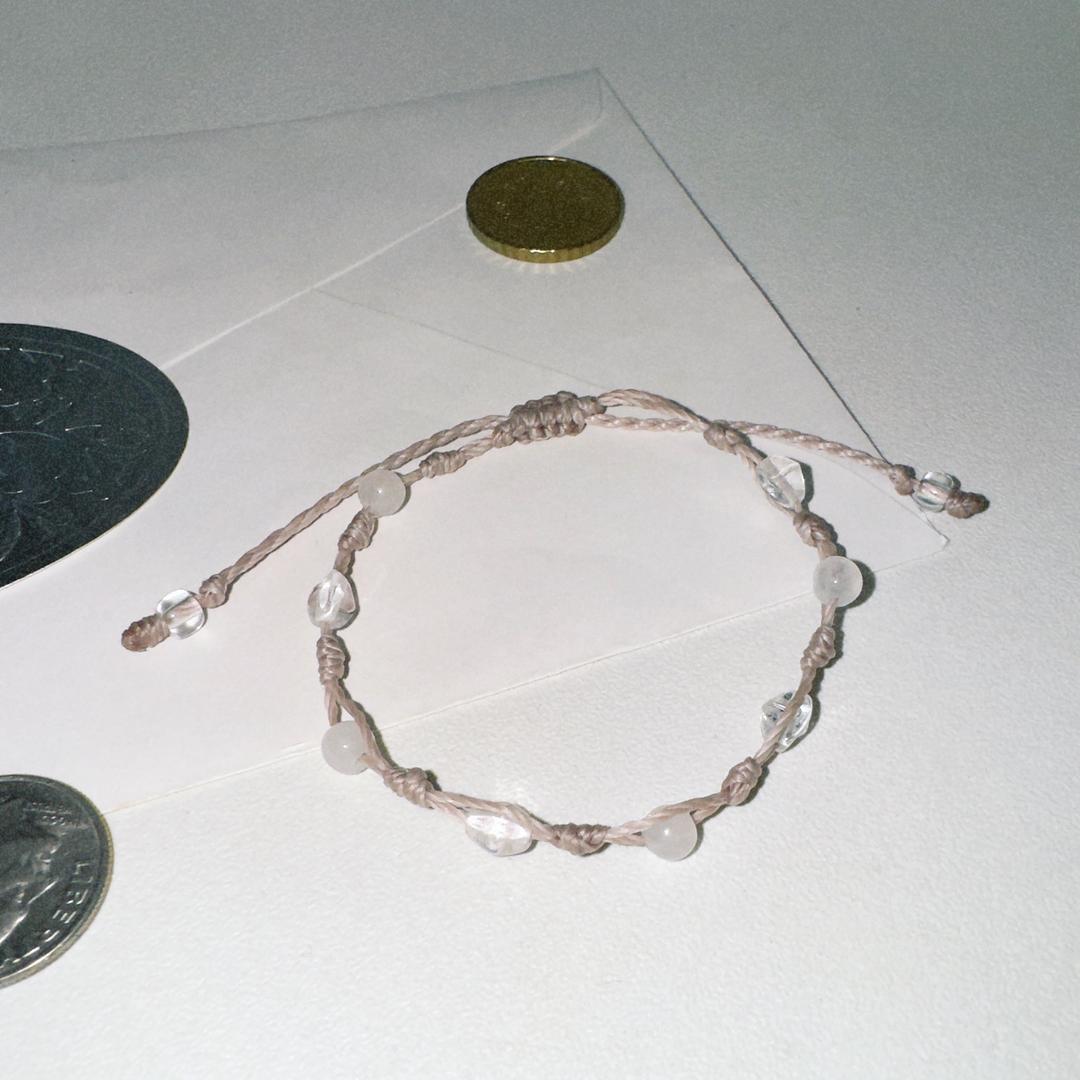 OMUMU 하얀 연꽃 매듭팔찌