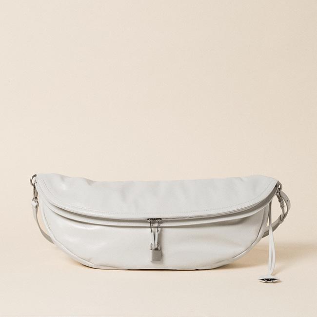 HALF MOON BAG_PALE WHITE