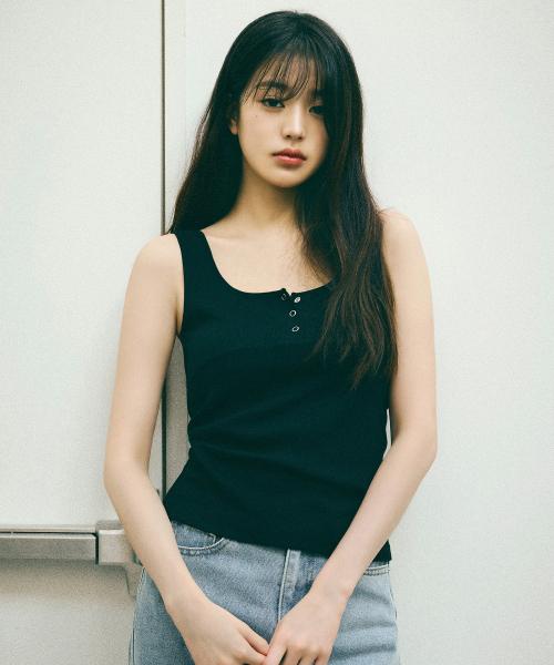 NUBASIC BUTTON SLEEVELESS BLACK