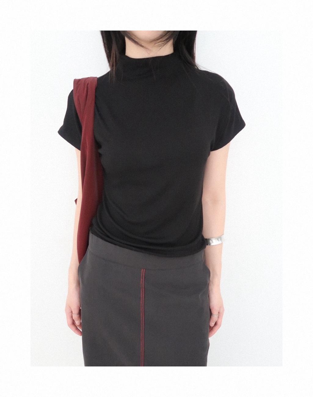 뮤로우 402 / NATURAL HALF NECK TEE