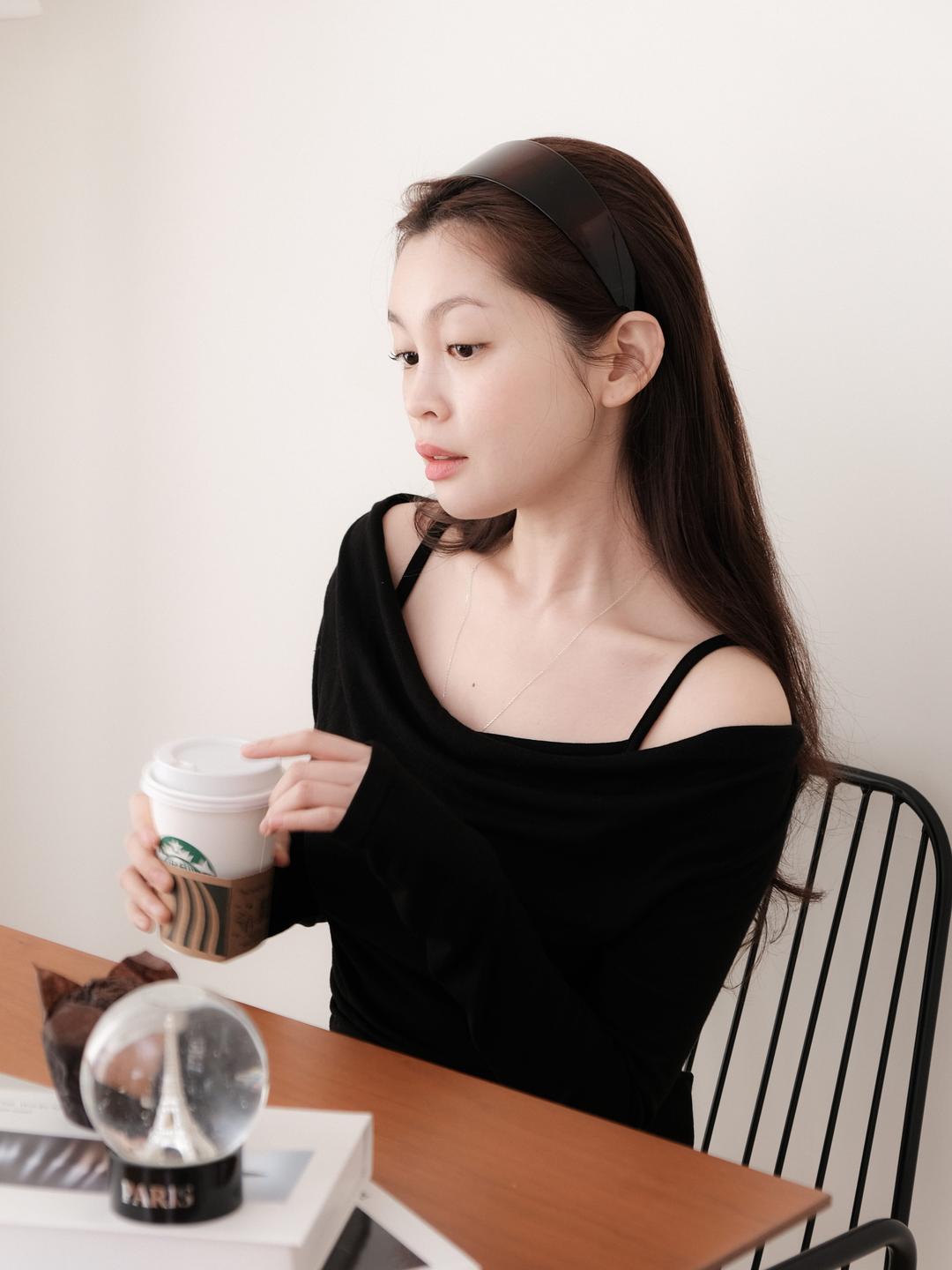 르보네어 [made] 도브 레이어드 오프숄더 티셔츠 (2color)