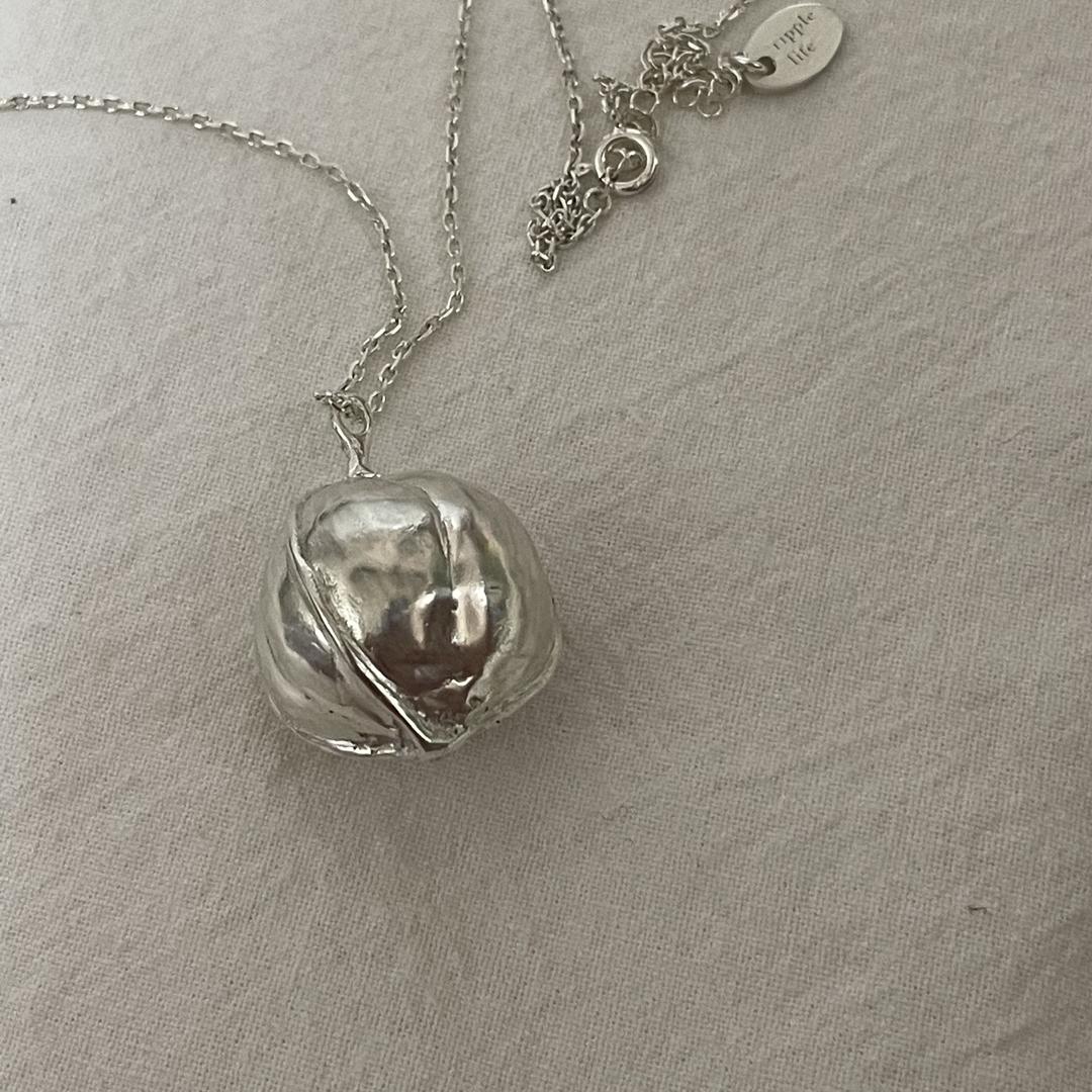 august balloon necklace