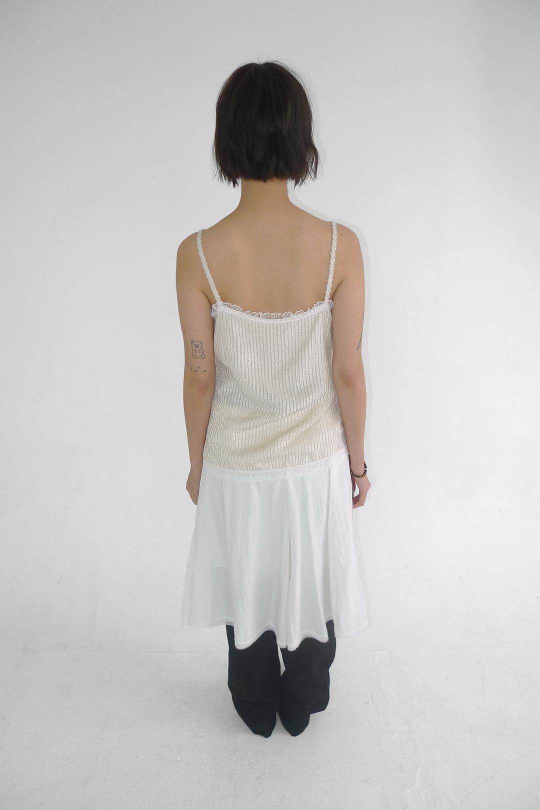 베르크서울 LACE VELVET SLEEVELESS