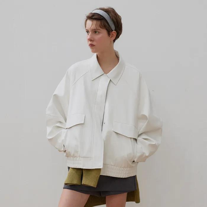 보이핏 히든 버튼 레더 블루종_Cloud Dancer