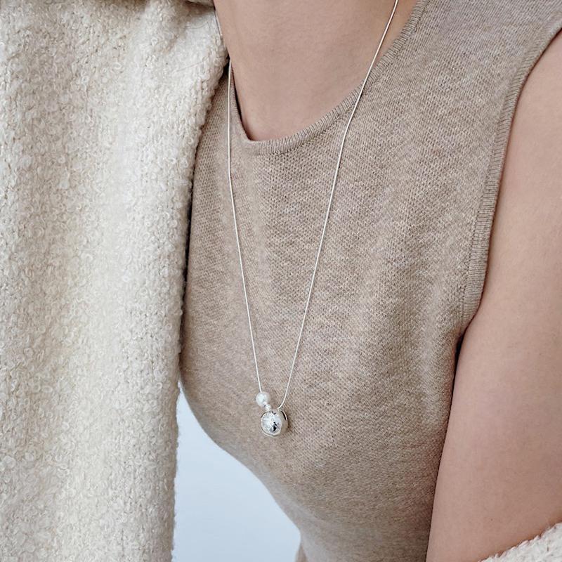 [아몬즈 단독] OOVOO PEARL BALL N_long (볼 진주 펜던트 롱 목걸이)